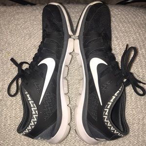 Nike flex supreme shoes